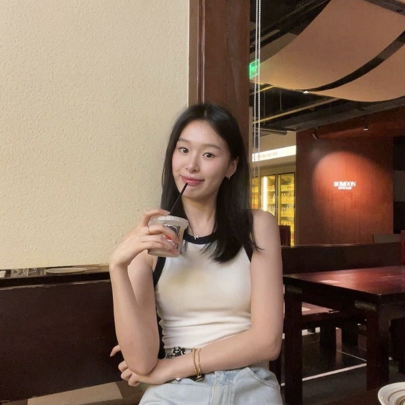 羽毛的第一张照片--延吉闪婚服务中心